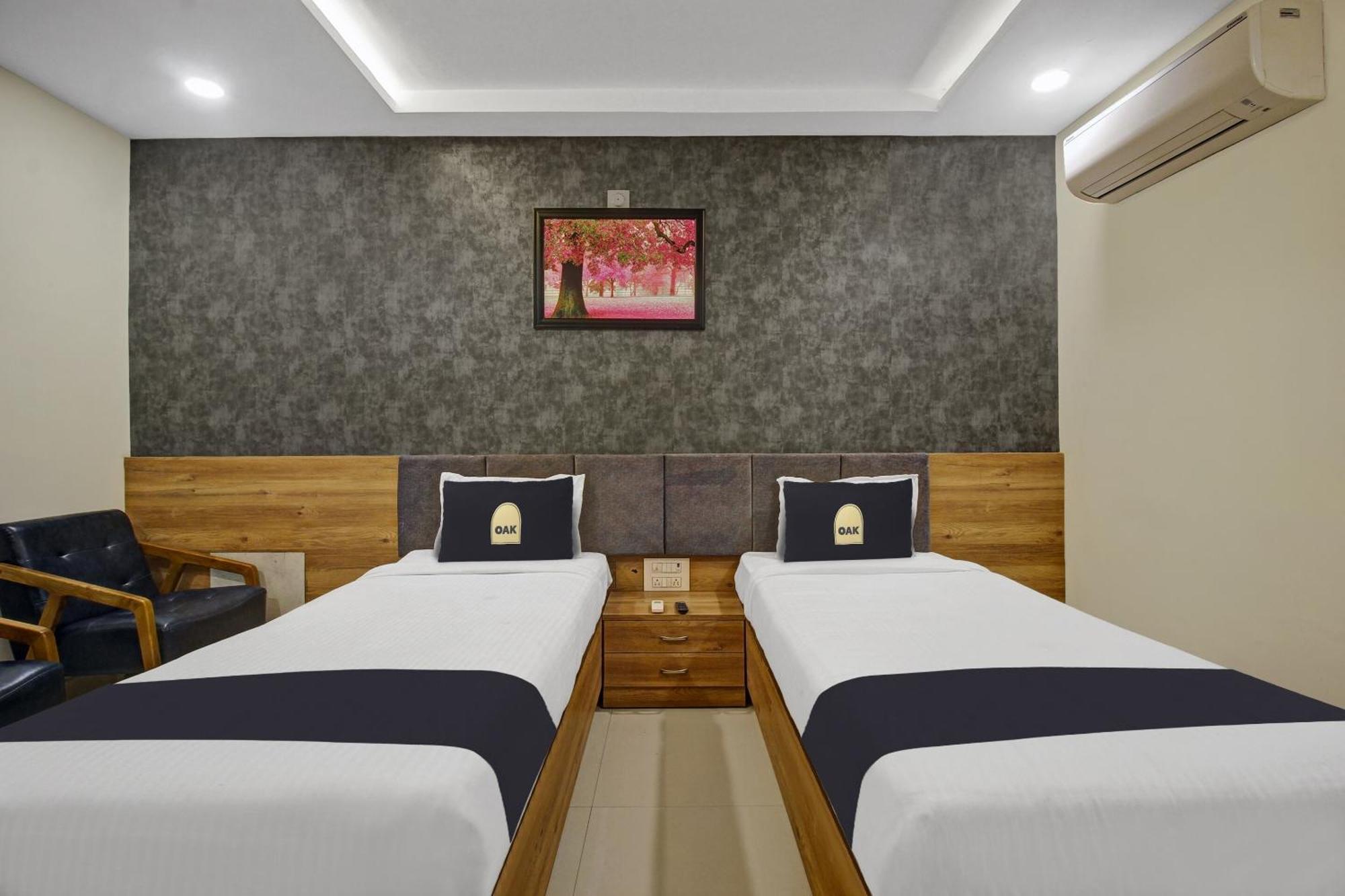 Collection O Hotel Swagath Pride Mancherāl Eksteriør bilde